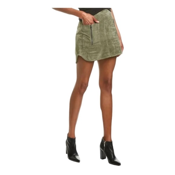 🔥BCBGMAXAZRIA Green Faux Suede Mini Skirt - Size: XXS - Picture 2 of 8